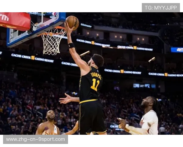 保罗低位脚步晃开防守，小抛投得手——从场上到日常的技巧启示