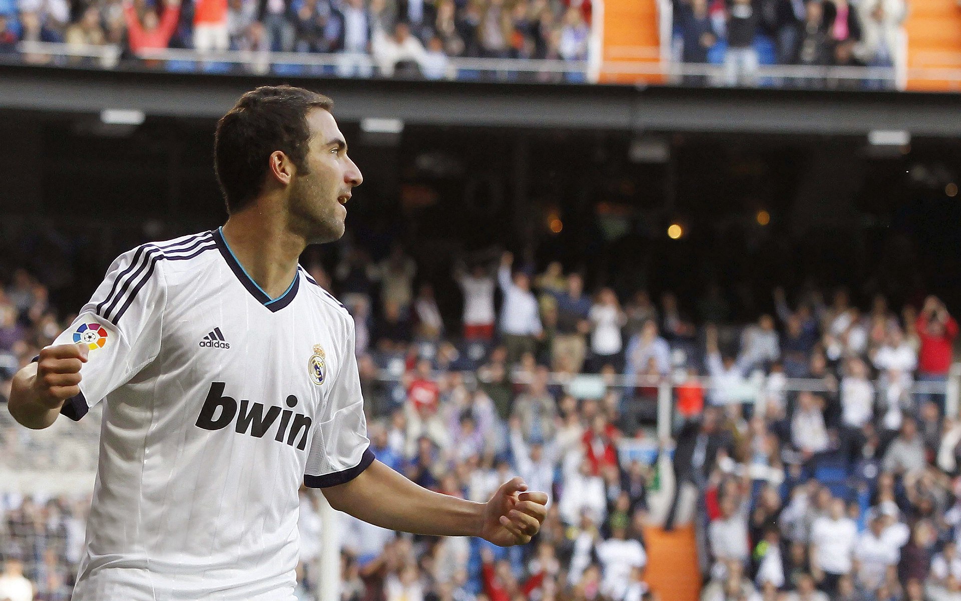 九游网页官网-湖人发布经典照片回顾上赛季高光时刻，湖人2021海报